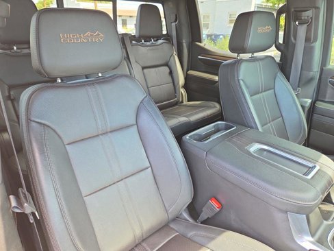 Used 2022 Chevrolet Silverado 1500 High Country w/ Technology Package image 31