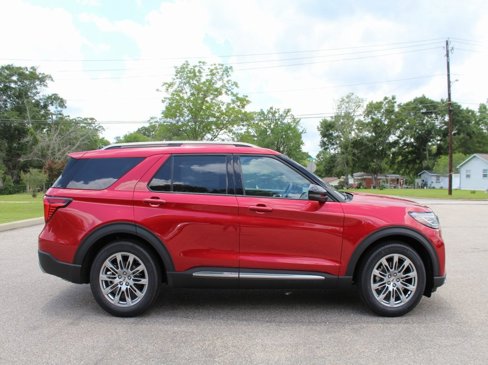 New 2025 Ford Explorer Platinum image 3