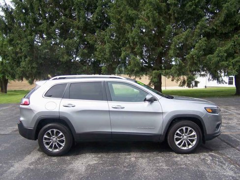 Used 2019 Jeep Cherokee Latitude Plus w/ Cold Weather Group image 1