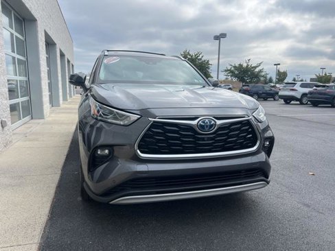 Certified 2020 Toyota Highlander Limited Platinum image 3