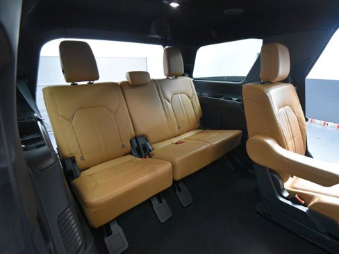 Used 2024 Ford Expedition Platinum image 50