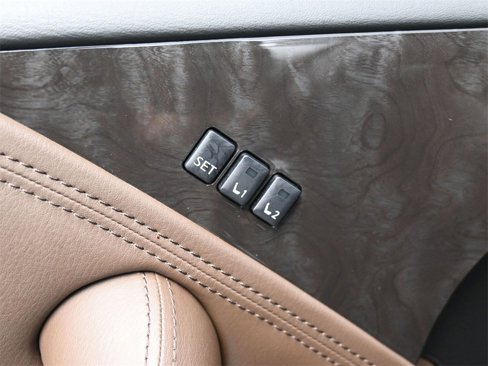 Used 2024 Nissan Armada Platinum w/ Captain's Chairs Package image 5