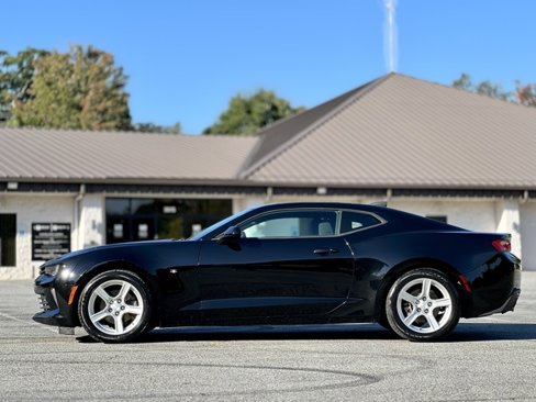 Used 2018 Chevrolet Camaro LT image 10