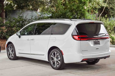 New 2026 Chrysler Pacifica Pinnacle image 4
