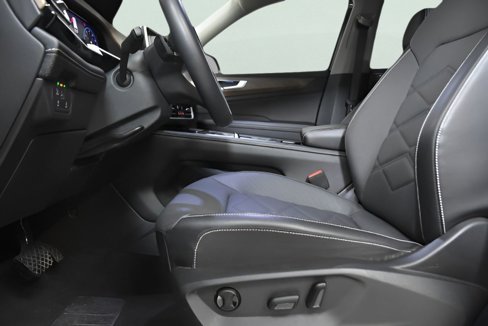 Used 2024 Volkswagen Atlas SE image 16