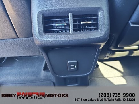 Used 2023 GMC Terrain AT4 image 24