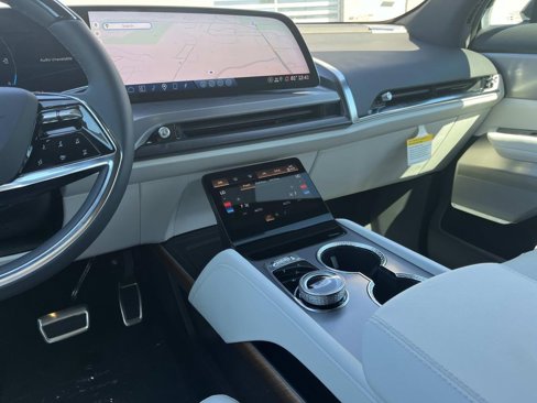 New 2026 Cadillac Vistiq Sport image 15