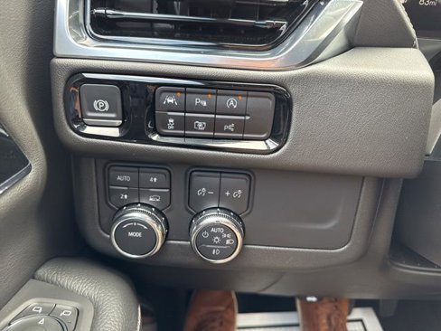Used 2025 GMC Yukon XL Denali image 23