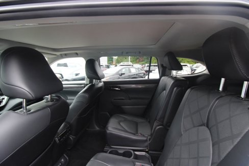 Used 2022 Toyota Highlander Platinum image 29