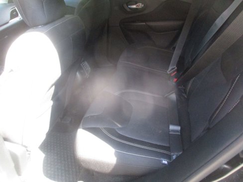 Used 2015 Jeep Cherokee Latitude w/ Cold Weather Group image 6