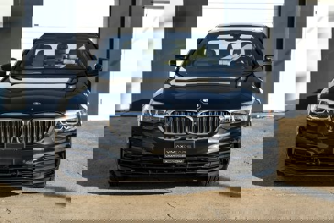 Used 2019 BMW 530e w/ Convenience Package image 7