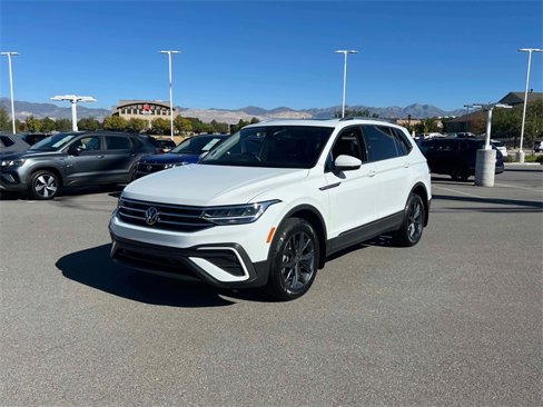 Certified 2022 Volkswagen Tiguan SE w/ Panoramic Sunroof Package image 1