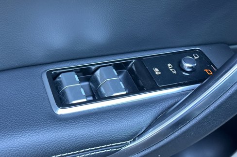Used 2023 Jaguar XF R-Dynamic SE image 11