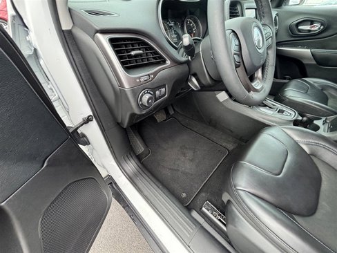 Used 2021 Jeep Cherokee Latitude Plus image 18