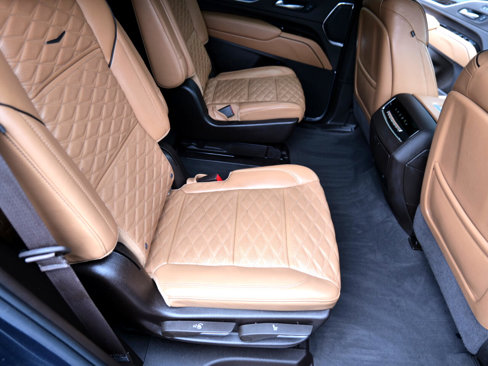 Used 2022 Cadillac Escalade Premium Luxury image 44