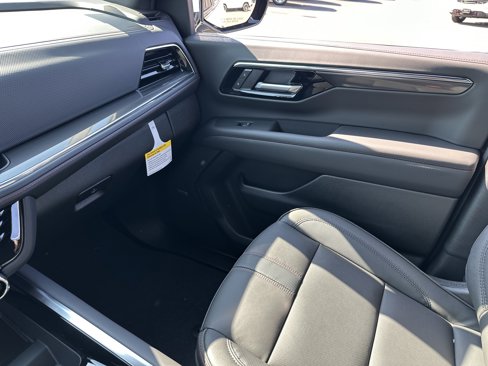 New 2025 Chevrolet Suburban RST w/ Comfort Package image 24