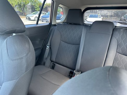 Used 2025 Toyota Corolla Cross LE image 38