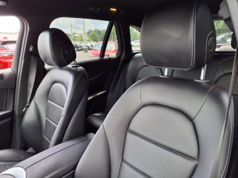 Used 2022 Mercedes-Benz GLC 300 4MATIC image 9