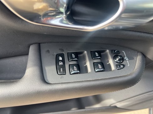Certified 2025 Volvo XC90 B5 Core image 12
