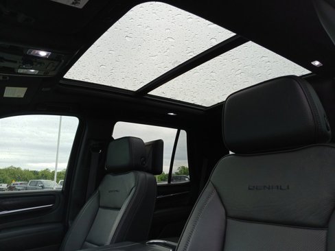 Used 2024 GMC Yukon Denali w/ Advanced Technology Package image 19