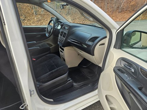 Used 2013 Dodge Grand Caravan SE image 8