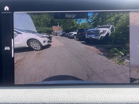 Used 2022 BMW 740i xDrive image 28