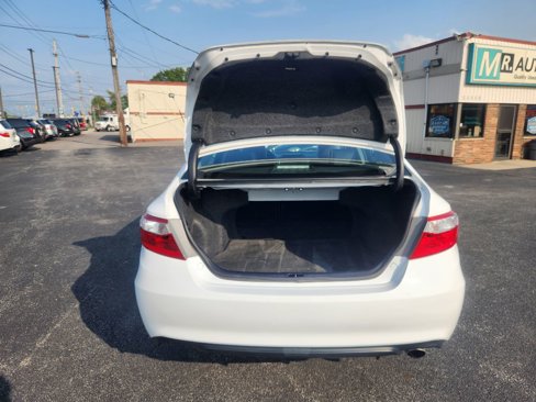 Used 2016 Toyota Camry LE image 30