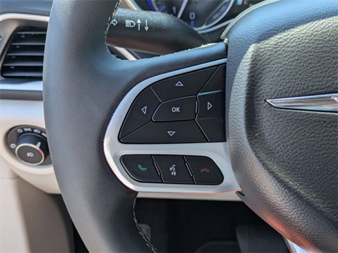 Used 2024 Chrysler Pacifica Touring-L image 15