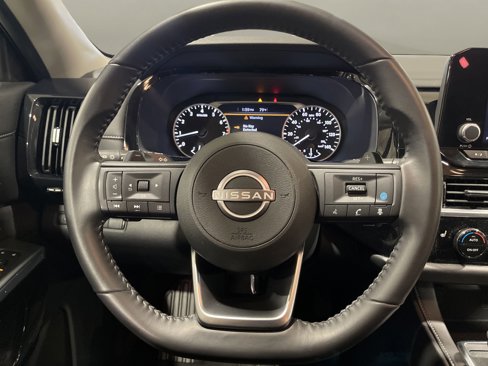 Used 2025 Nissan Pathfinder SV image 14