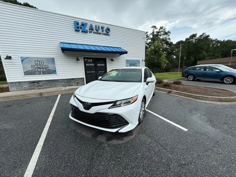 Used 2019 Toyota Camry LE image 2