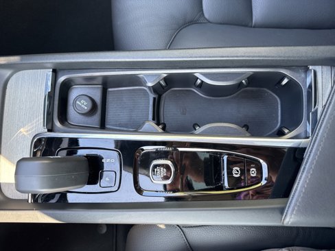 Certified 2025 Volvo XC60 B5 Plus image 28