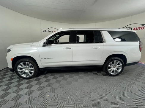 Used 2023 Chevrolet Suburban High Country image 3