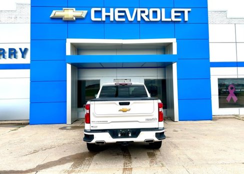 Used 2022 Chevrolet Silverado 1500 High Country w/ Technology Package image 8