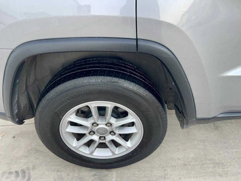Used 2018 Jeep Grand Cherokee Laredo image 14