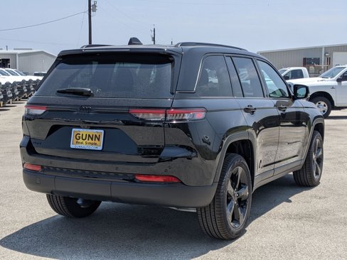 New 2025 Jeep Grand Cherokee Limited w/ Black Appearance Package image 3