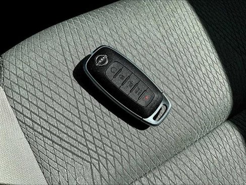 Certified 2025 Nissan Rogue SV image 29