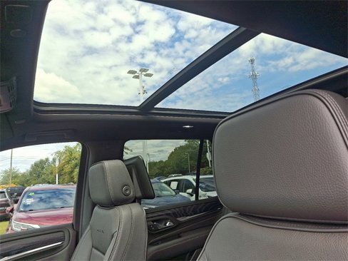 Used 2024 GMC Yukon Denali w/ Denali Reserve Package image 15