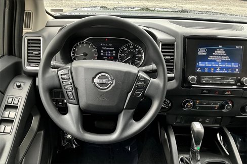 Used 2023 Nissan Frontier SV image 9