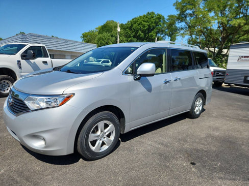Used 2017 Nissan Quest SV image 2