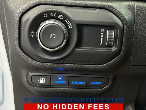 Used 2023 Jeep Wrangler Sahara image 39