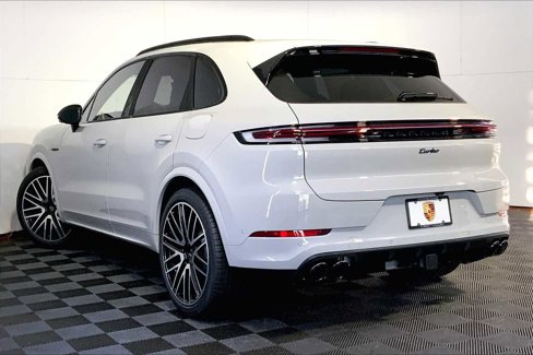 New 2026 Porsche Cayenne Turbo image 3