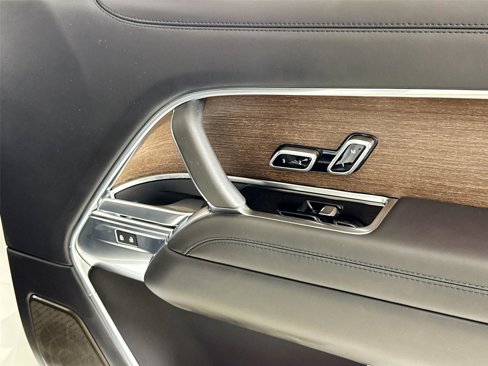 Used 2025 Land Rover Range Rover Autobiography image 32