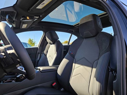 New 2026 BMW 550e xDrive w/ Premium Package image 25