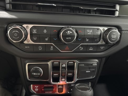 New 2025 Jeep Gladiator Mojave image 31