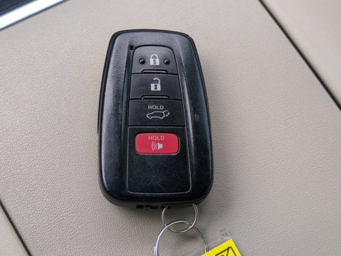 Used 2023 Toyota Highlander XLE image 31