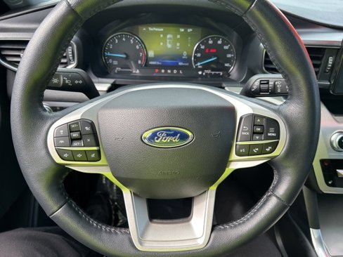 Used 2022 Ford Explorer XLT w/ Equipment Group 202A image 26