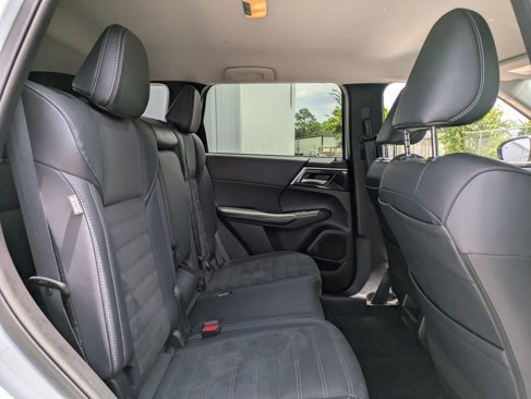 Used 2024 Mitsubishi Outlander SE image 31
