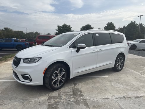 New 2026 Chrysler Pacifica Pinnacle image 3
