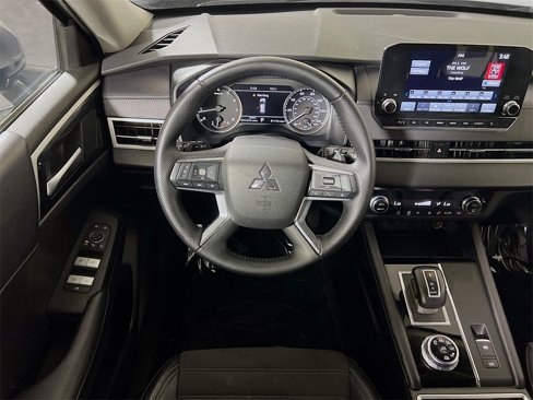 Used 2024 Mitsubishi Outlander SE image 19