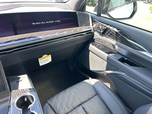 New 2026 Cadillac Escalade IQL Sport 1 w/ LPO, ONYX Package image 16